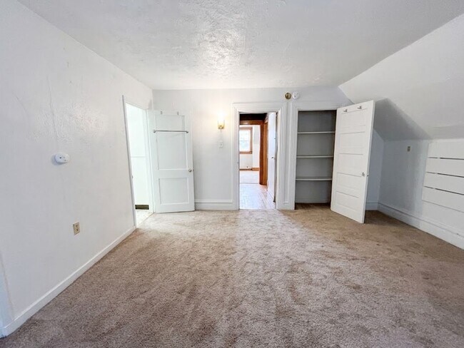 Building Photo - 609 S Braddock Ave