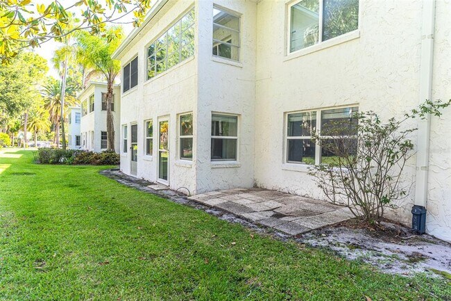 Building Photo - 1100 Martinique Dr