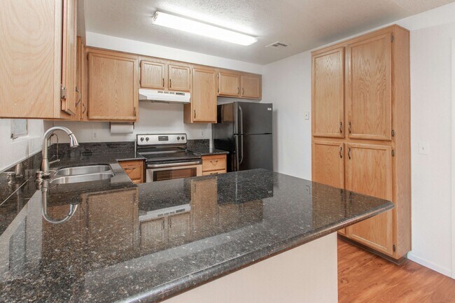Building Photo - MOVE-IN READY! 2 BEDROOM, 2 BATH, GROUND L...