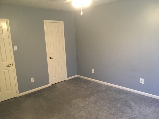 Building Photo - 2950 Glenn Lakes Ln