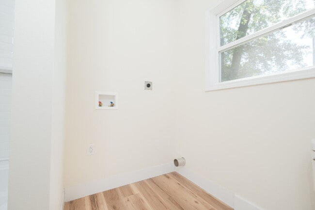 Building Photo - 2915 Sidonia Rd