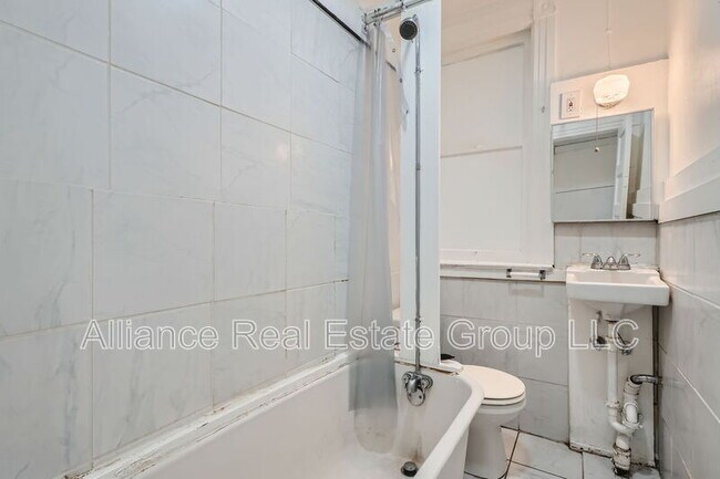 Building Photo - 41 W Byers Pl