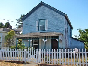 Building Photo - 3 Bedroom, 1 Bath Uptown Victorian Port To...