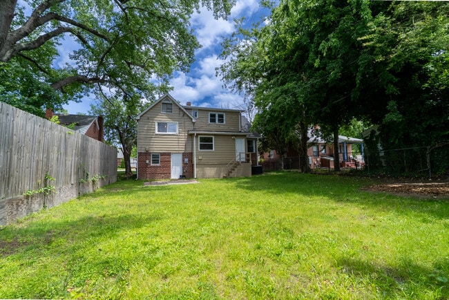 Building Photo - 143 Robinson Rd