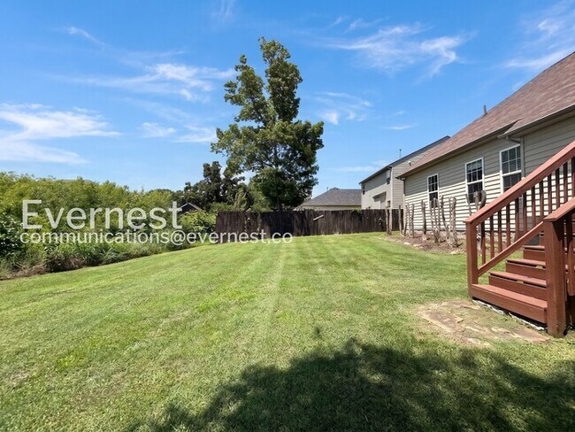 Building Photo - 3-Bed/2-Bath Home with Fireplace and 2-Car Garage/Available Now!