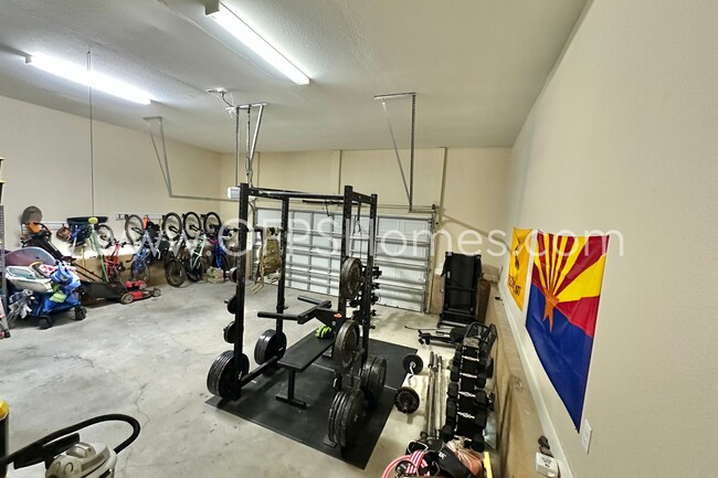 Building Photo - AVAILABLE IN AUG! 5BR/3BA IN S. CRESTVIEW