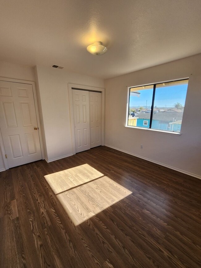 Building Photo - Bright Two-Story 3BR Home Near the Beach with Private Yard