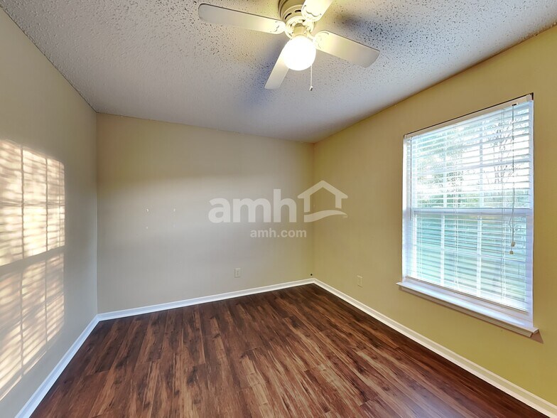 Building Photo - 10621 Inspiration Dr