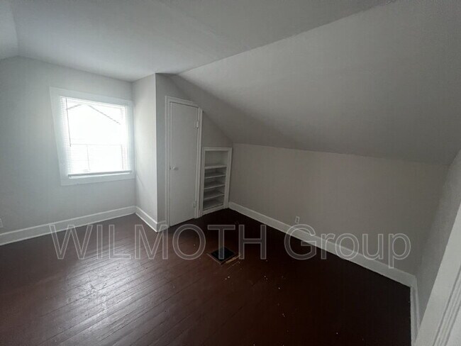 Building Photo - 3915 Hillside Ave