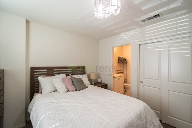 Building Photo - Stunning Verano at Skyline |Gated Communit...