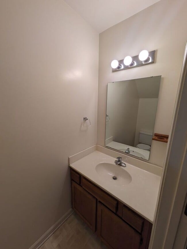 Building Photo - 2BD/1.5BA Townhome At Strawberry Patch Com...