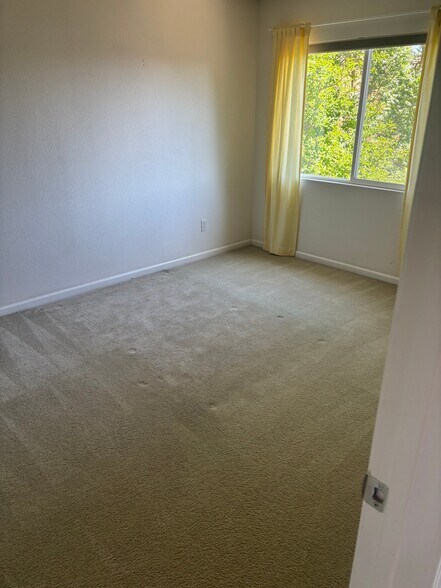 Building Photo - 1833 Elston Cir