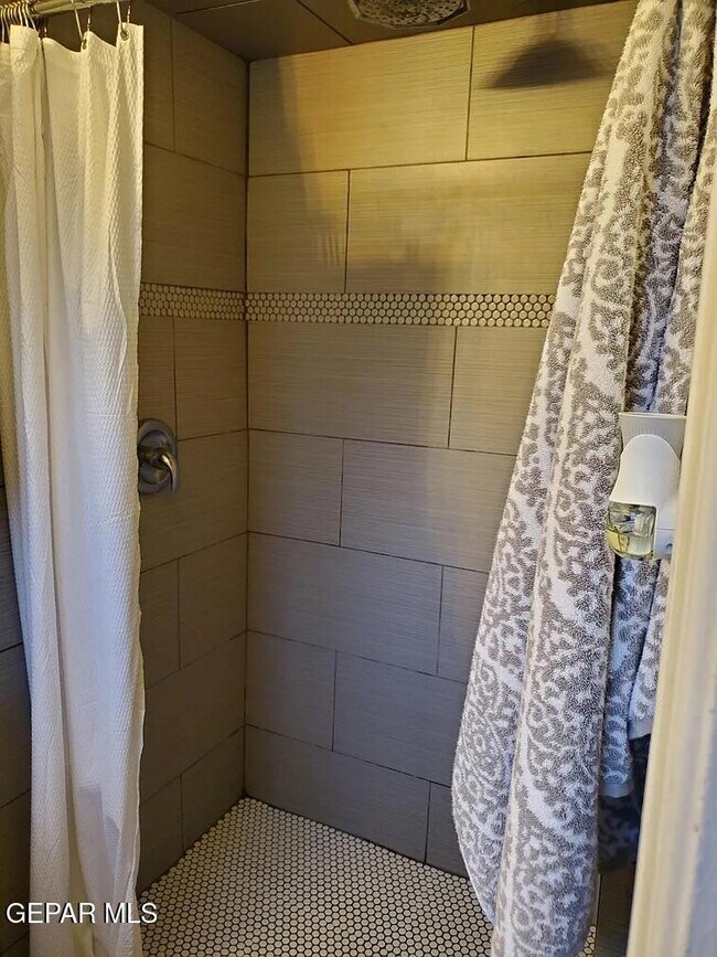 Building Photo - 2705 Jackson Ave