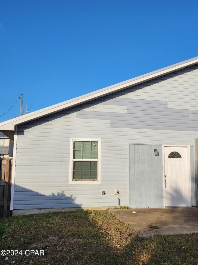 Building Photo - 5432 Sunset Ave