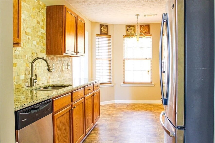 Building Photo - 4445 Scotland Ct SW