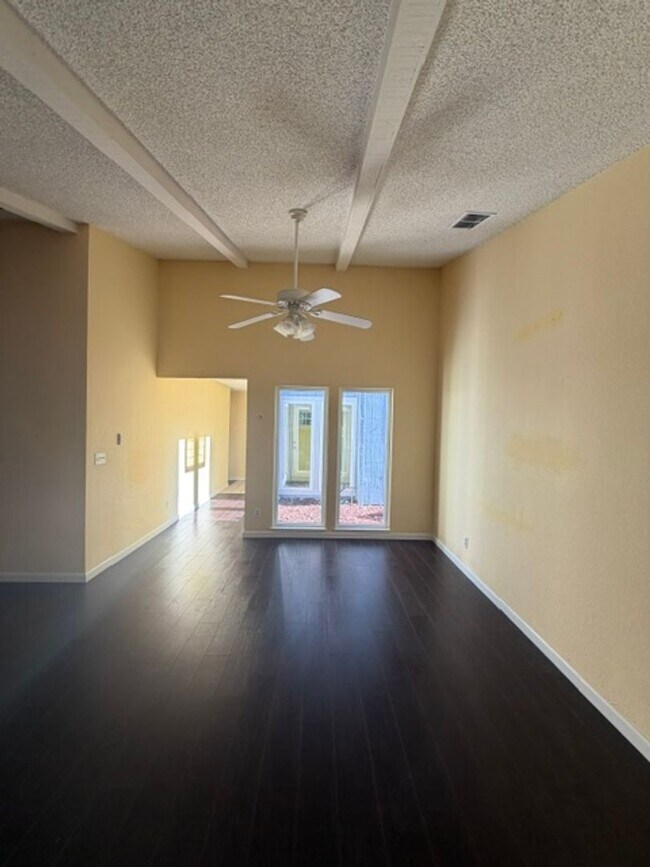 Building Photo - Charming 3 Bedroom + 2 Bathroom Half-Plex Near the American River in Fair Oaks: $2,375.00 + $100.00