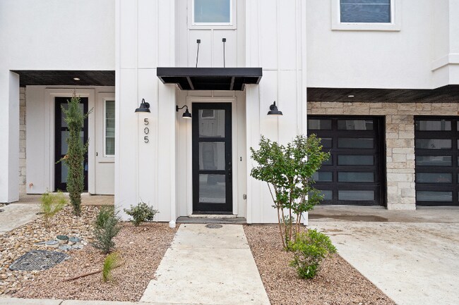 Building Photo - 12001 Vista Parke Dr