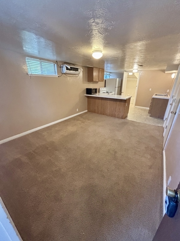 Building Photo - 979 W 100 S