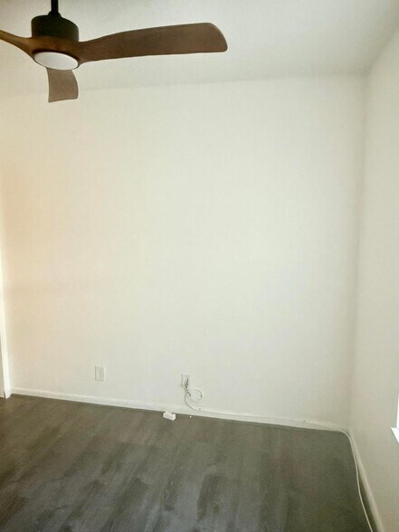 Building Photo - 3715 Village Dr