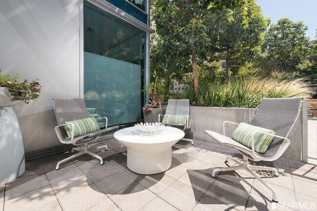 Building Photo - 631 Folsom St