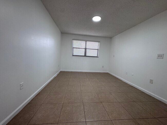 Building Photo - 9968 Nob Hill Ln