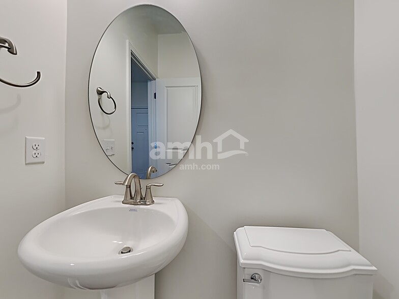 Building Photo - 511 N U.S. Hwy 52