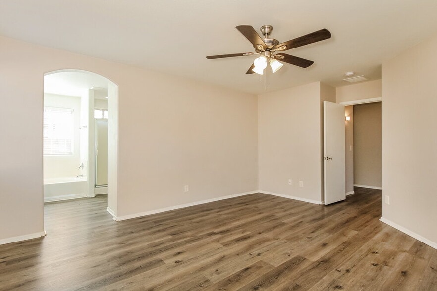 Building Photo - 8234 W Pima St