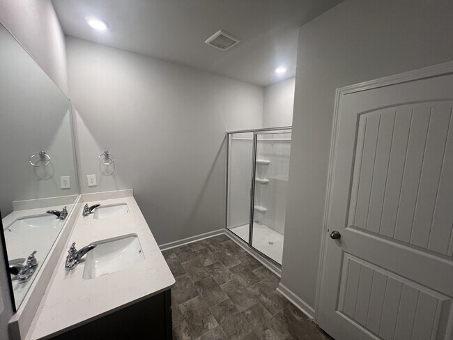 Building Photo - 110 Hartmann Crossing Dr