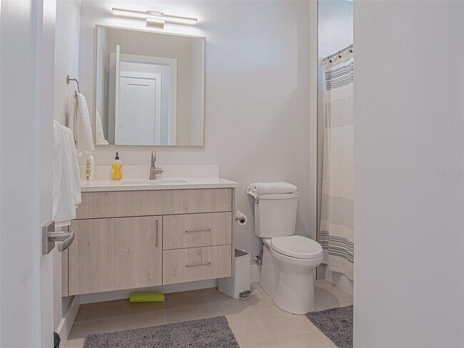 Building Photo - 370 6th St S