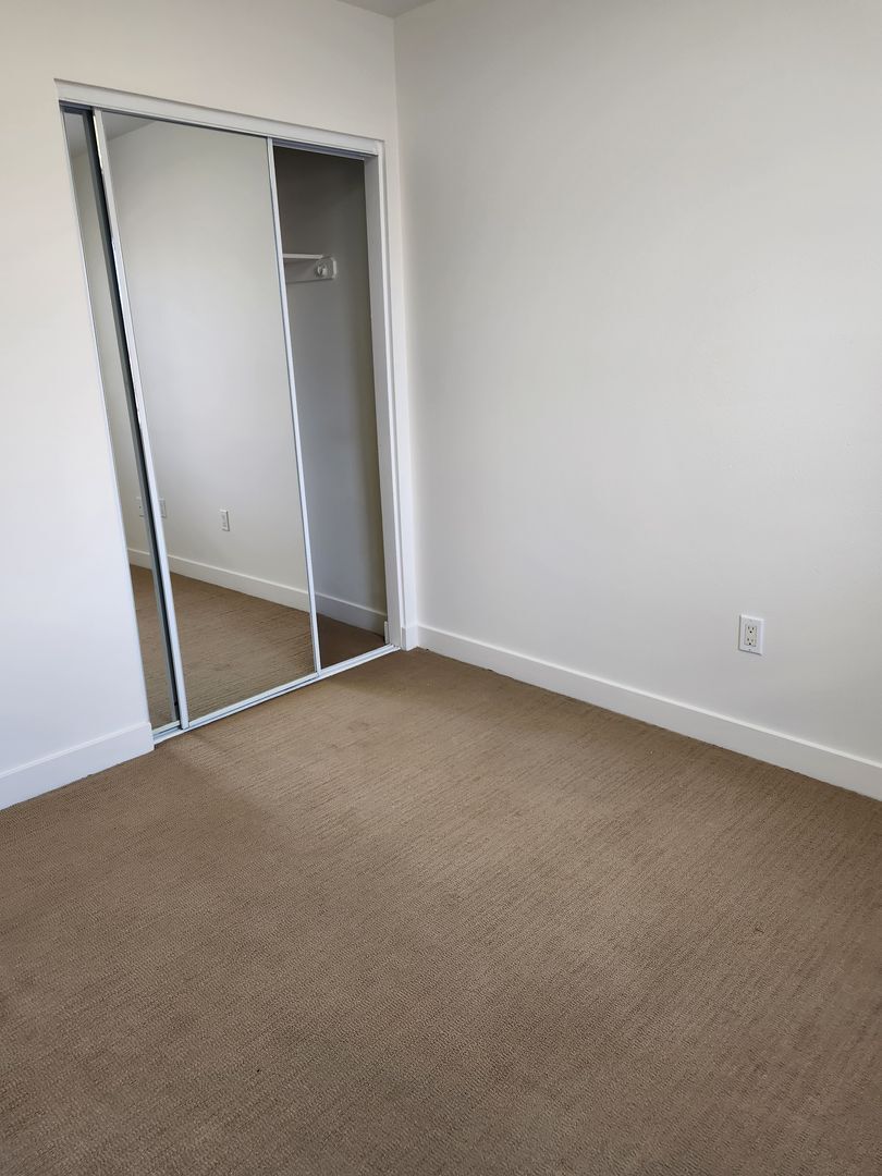 Building Photo - 1629 W Summit St