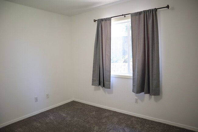 Building Photo - 7218 NE 65th Pl