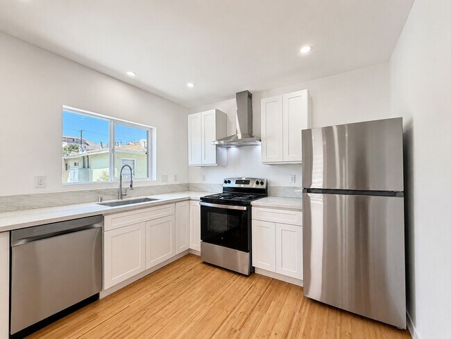 Building Photo - 446 Camulos St