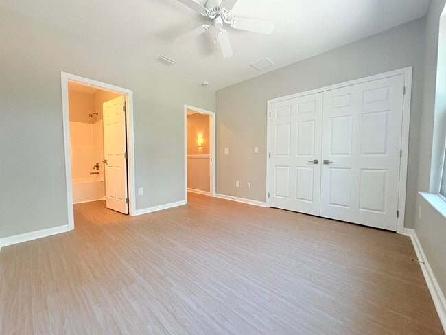 Building Photo - 1733 Beechwood Cir S