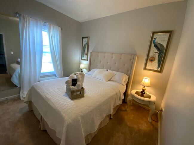 Building Photo - 2642 Dayview Ln