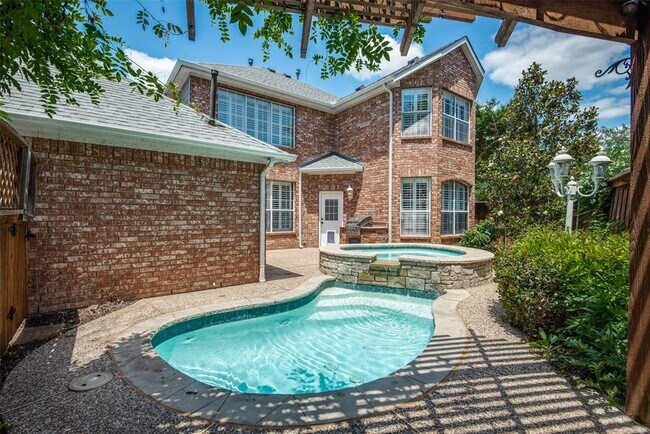 Building Photo - 452 Richmond St