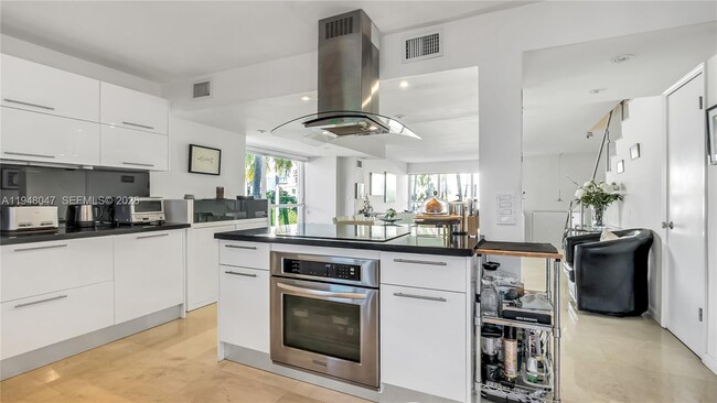 Building Photo - 10090 Bay Harbor Terrace