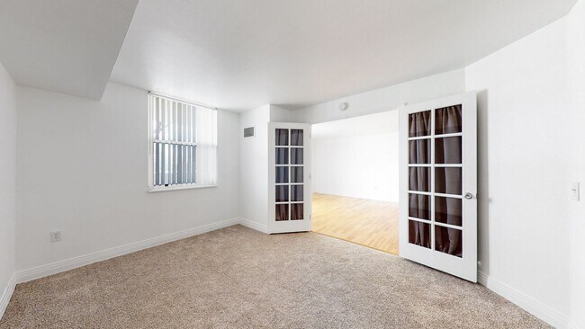 Building Photo - 601 W 11th Ave