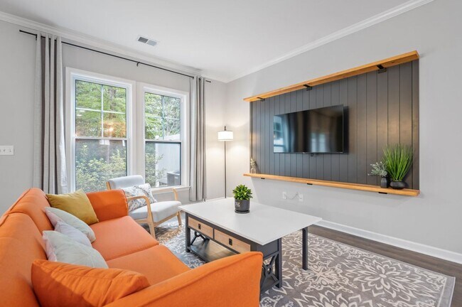 Building Photo - Furnished rental/Short Term Available