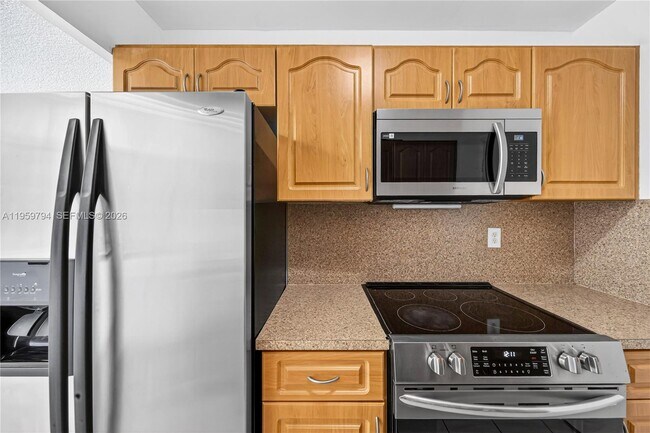 Building Photo - 900 SW 84th Ave