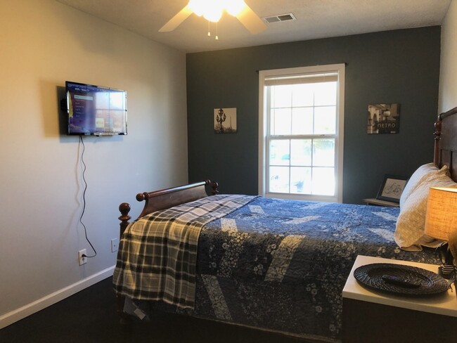 Second bedroom with Queen bed and Roku Tv. - 1138 Timothy Ave