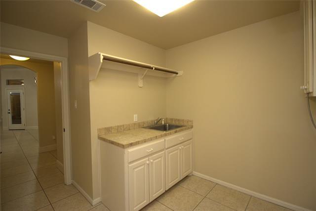 Building Photo - 2208 Beau W Ct