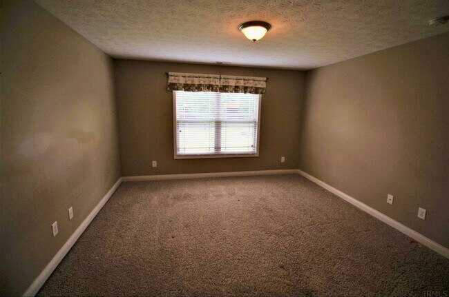 Building Photo - Ranch Style House...3 Bedroom 2 Bath