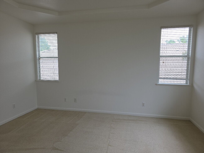 Building Photo - Beautiful house for rent in Folsom 4 bd 3 bath 1920 sq feet