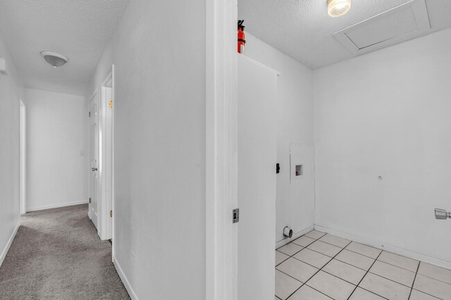 Building Photo - Charming 2 Bedroom Florida Cottage in Convenient Location!!