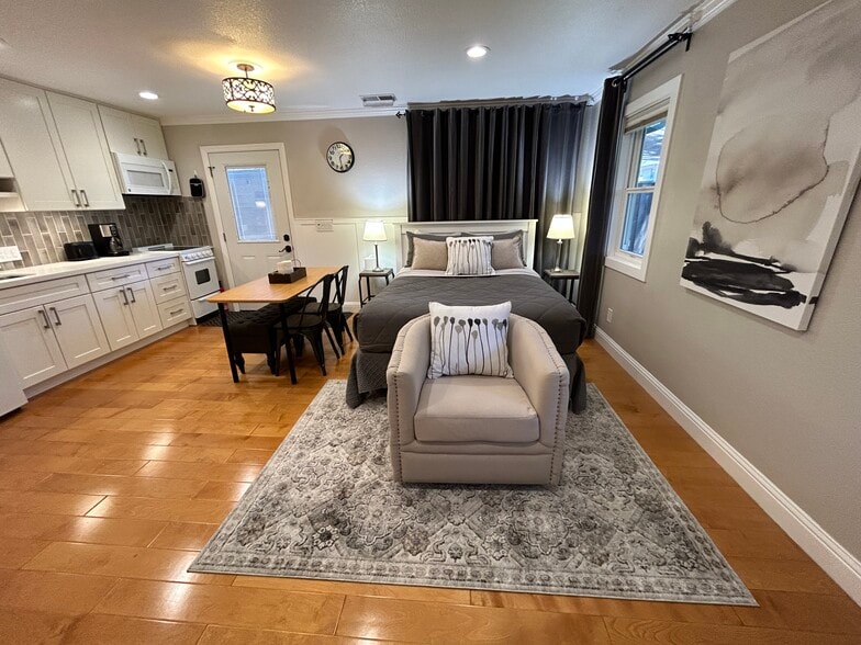 Studio - 161 Grant St