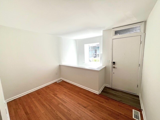 Building Photo - 529 S 17th St