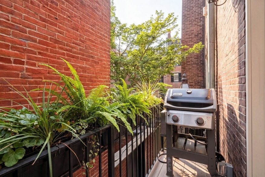 Building Photo - 7 Acorn St