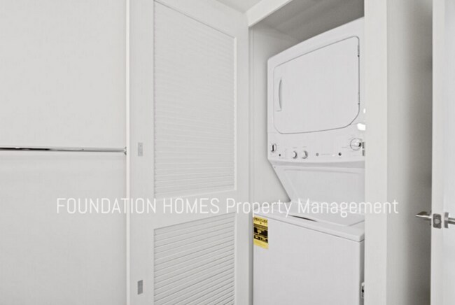 Building Photo - 215-A Molino Ave .