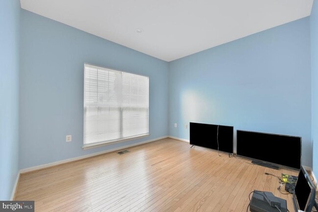 Building Photo - 730 Emerald Hill Dr NE