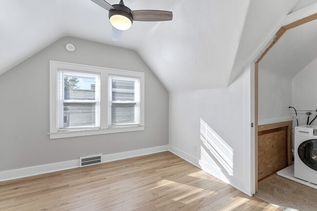 Building Photo - 1126 Cedar St